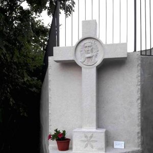 Una croce in marmo per il nostro cimitero